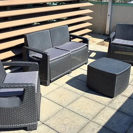 Laura * טירניה