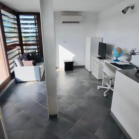 Laura דירה טירניה